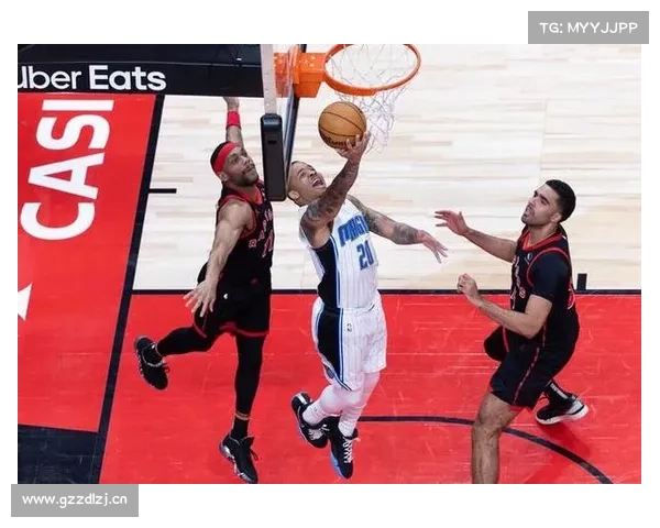 2017年NBA选秀状元富尔茨现身上海 为金秋中国赛预热 2017年NBA选秀状元富尔茨现身上海 为金秋中国赛预热
